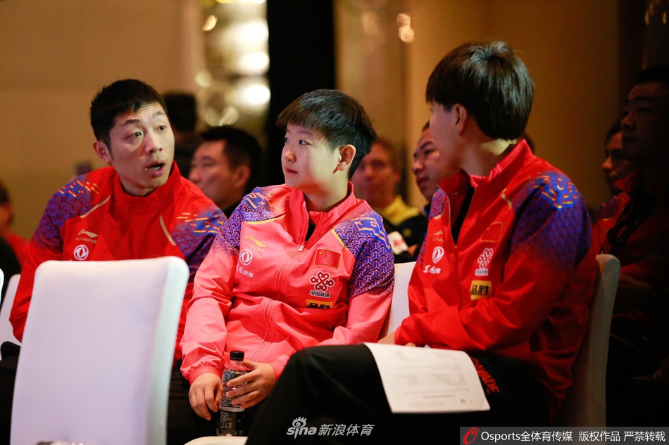 许昕孙颖莎出席总决赛抽签仪式