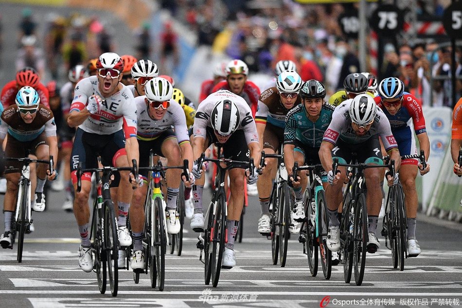 环法第1赛段：克里斯托弗夺冠