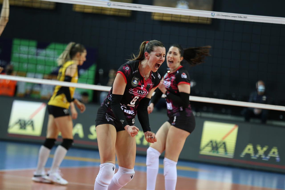 欧冠半决赛首回合瓦基弗遭逆转