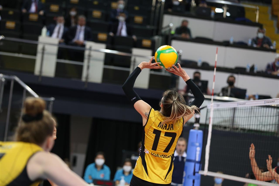 欧冠半决赛首回合瓦基弗遭逆转