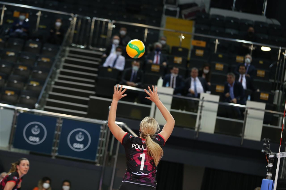 欧冠半决赛首回合瓦基弗遭逆转