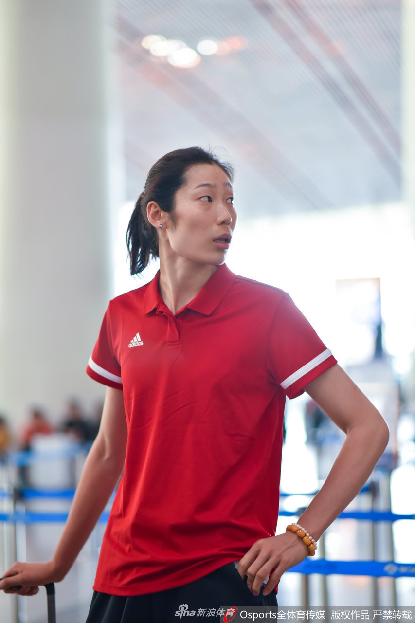 郎平率领中国女排兵发澳门