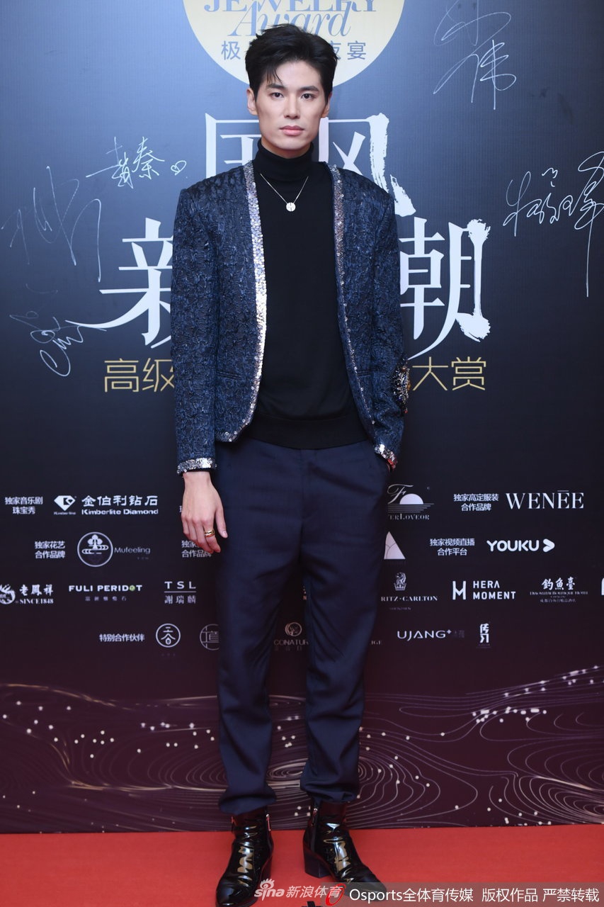 陈若琳孙伟出席时尚活动