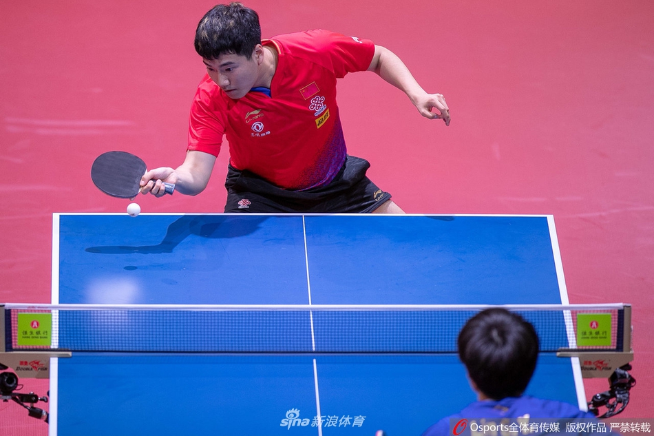 港乒赛林高远4-1梁靖进决赛