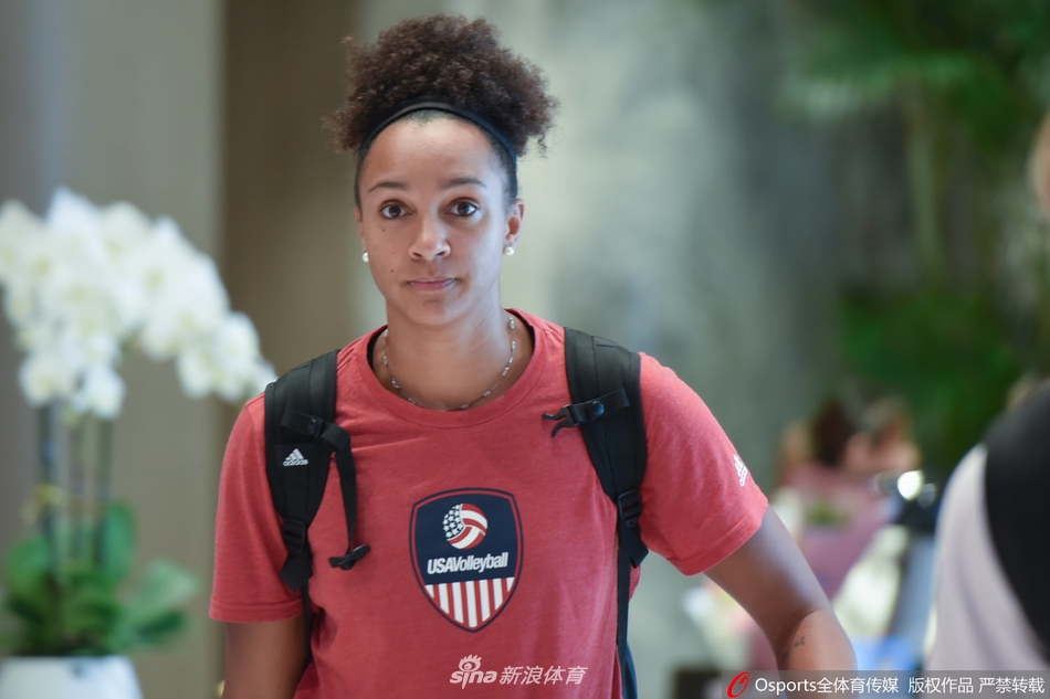 美国女排抵达南京备战总决赛