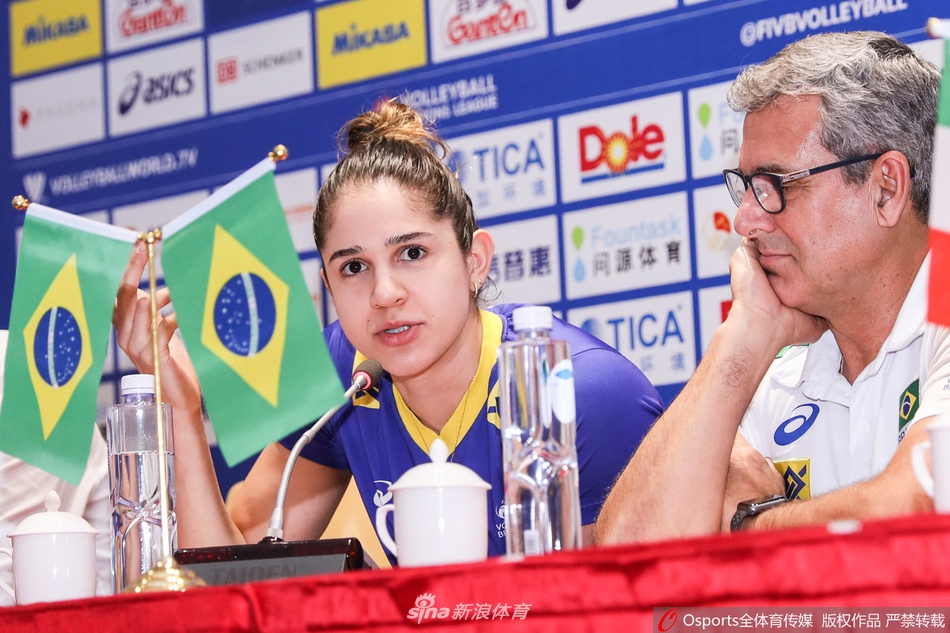 安家杰刘晓彤出席总决赛见面会