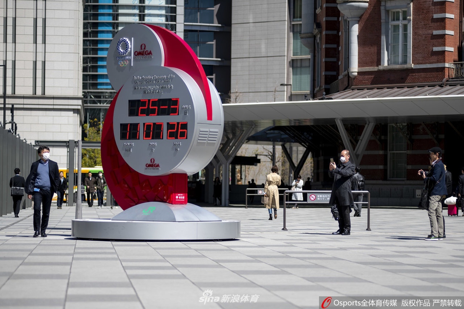 东京街头奥运会倒计时钟变普通时钟