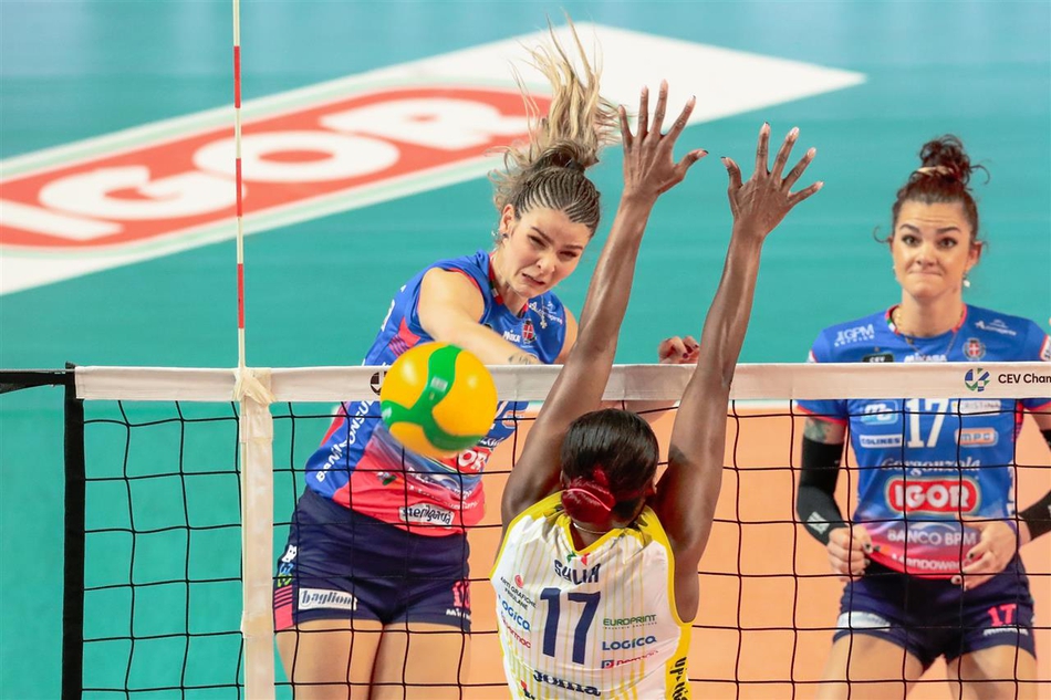 欧冠半决赛首回合科内3-0诺瓦拉