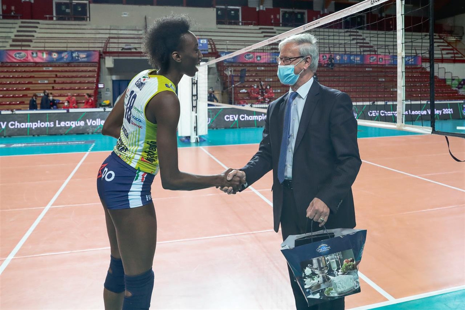 欧冠半决赛首回合科内3-0诺瓦拉