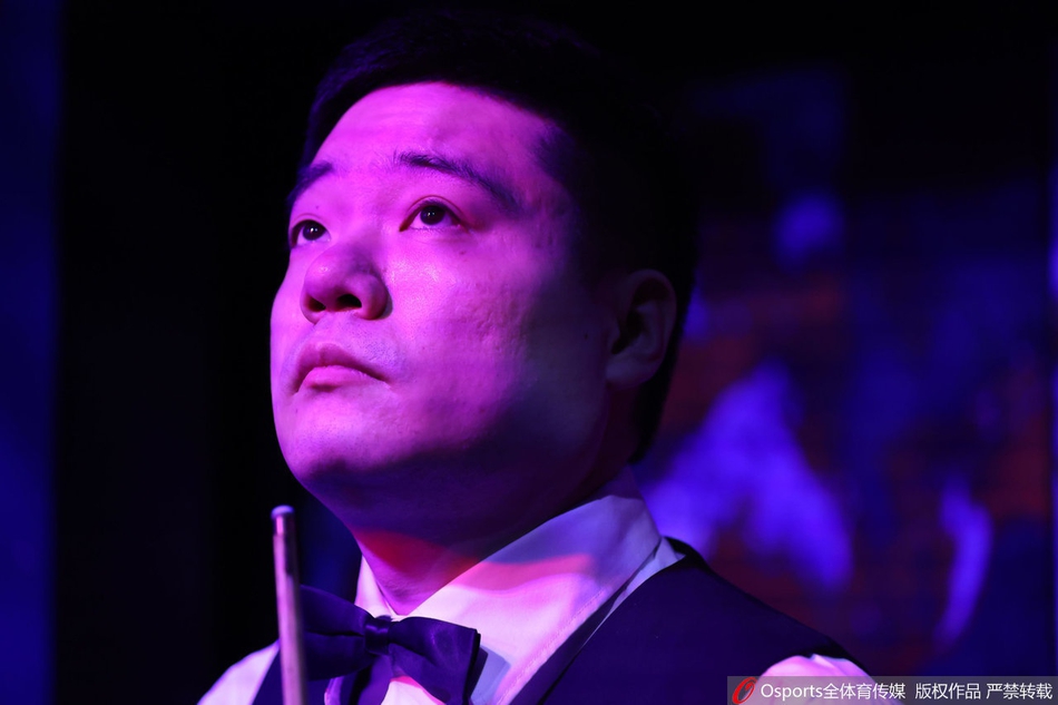 世锦赛首轮丁俊晖5-4领先宾汉姆