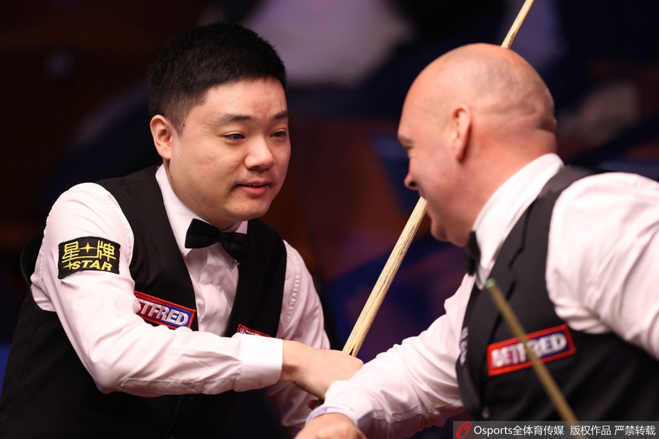 世锦赛首轮丁俊晖5-4领先宾汉姆