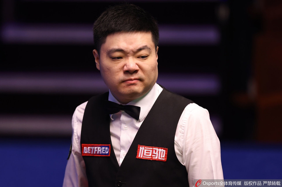 世锦赛首轮丁俊晖5-4领先宾汉姆