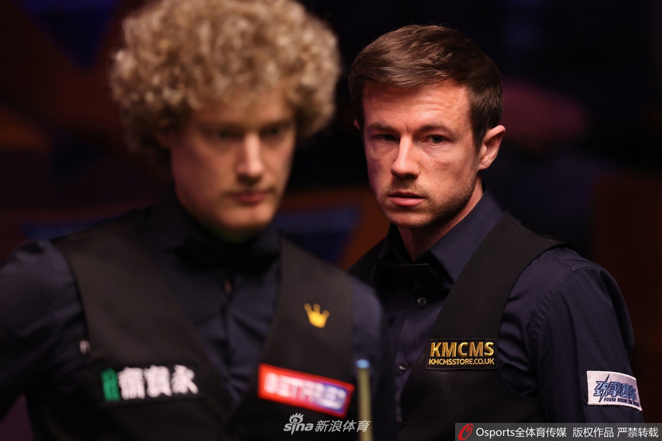 世锦赛罗伯逊5-3领先利索夫斯基