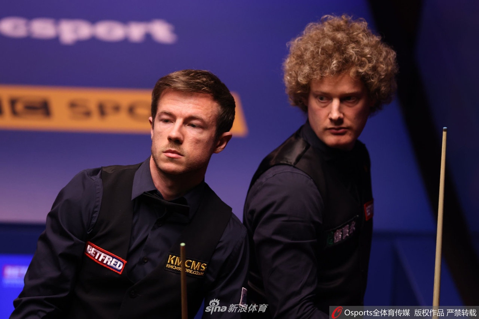 世锦赛罗伯逊5-3领先利索夫斯基