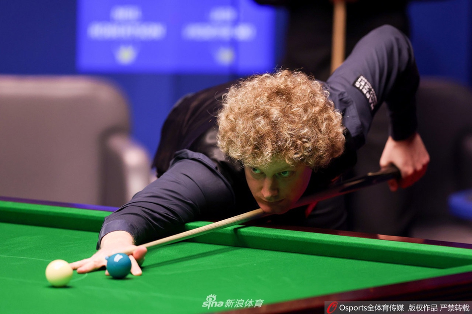 世锦赛罗伯逊5-3领先利索夫斯基