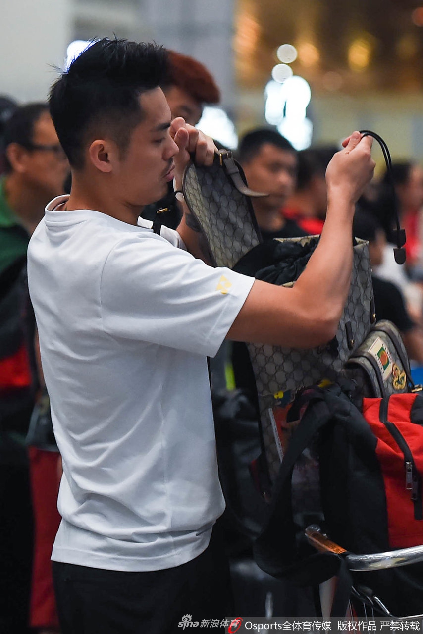 国羽深夜出征瑞士备战世锦赛