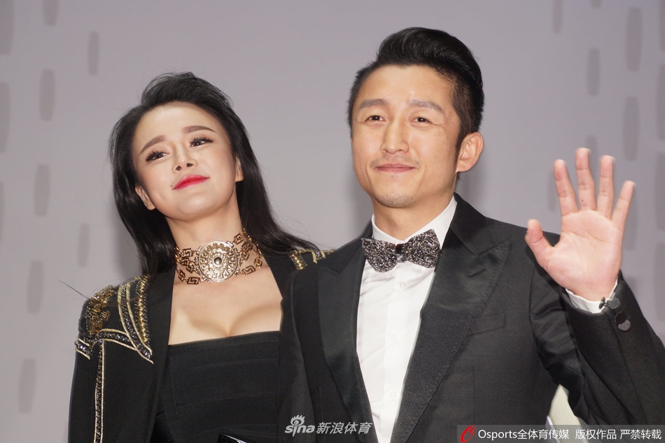 冉莹颖亲承诞下三胎 回顾邹市明一家幸福瞬间