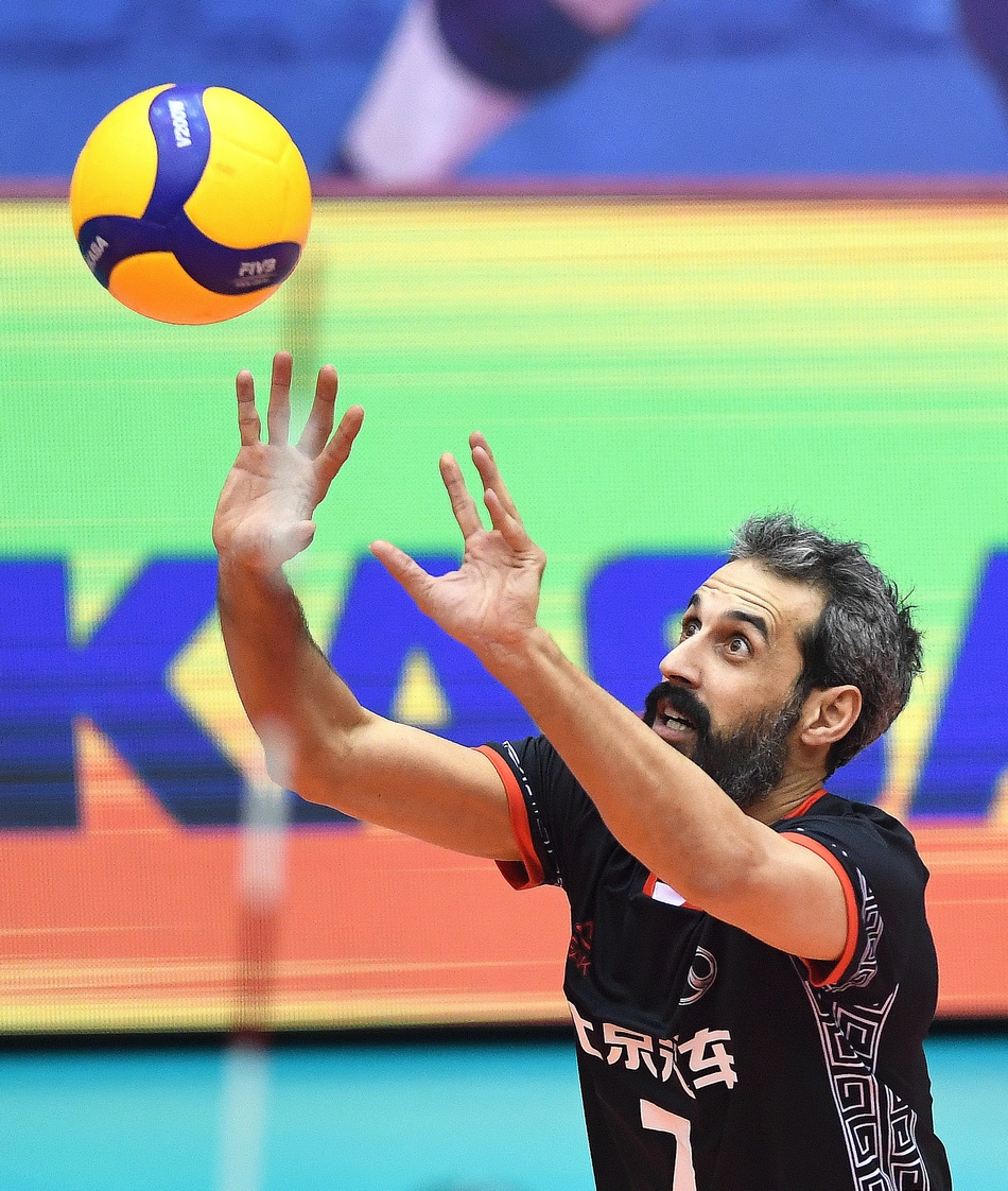 男排联赛首回合北京3-2上海