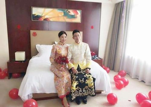 魏秋月诞下爱子