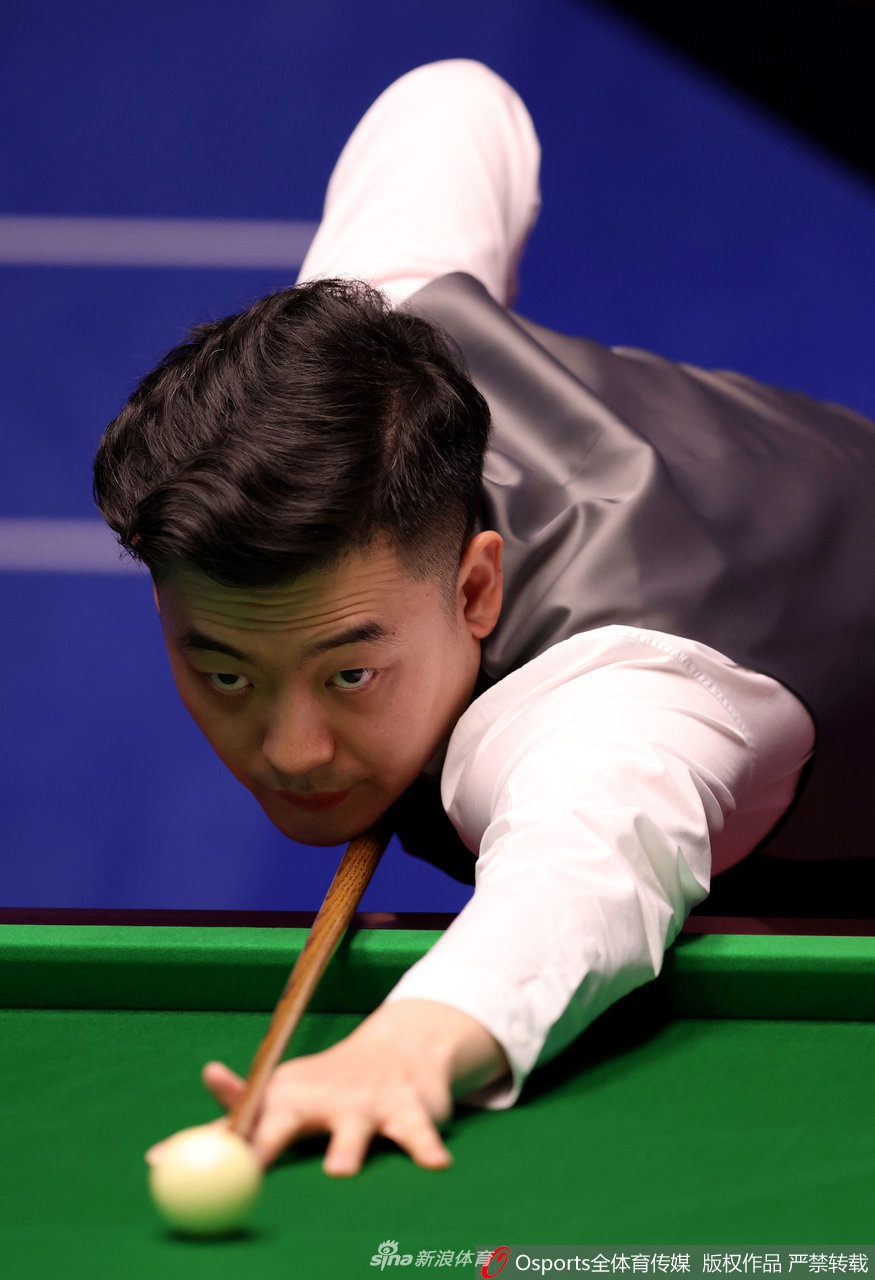 世锦赛首轮田鹏飞7-10希金斯