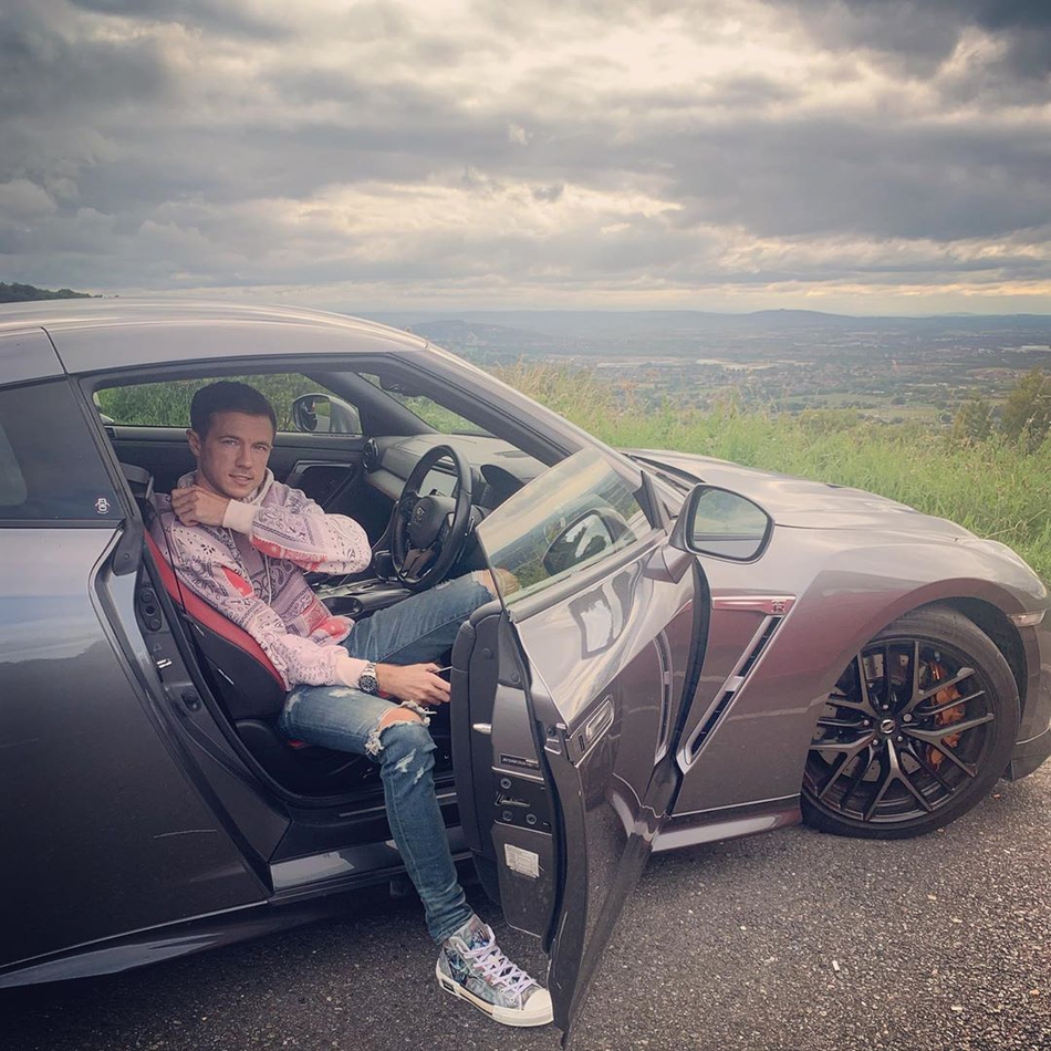 利索夫斯基晒豪车