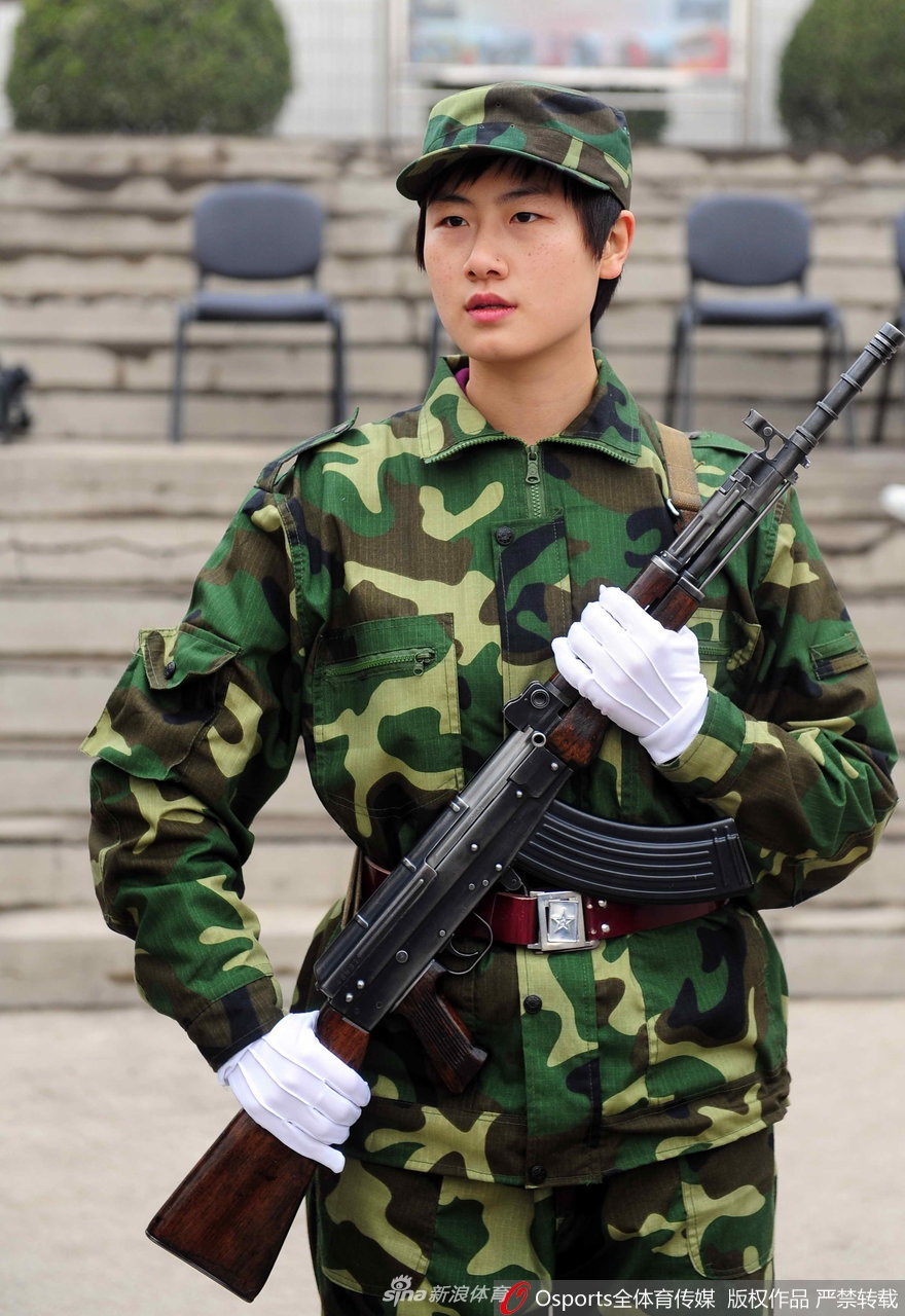致敬八一建军节 军训中的运动健儿