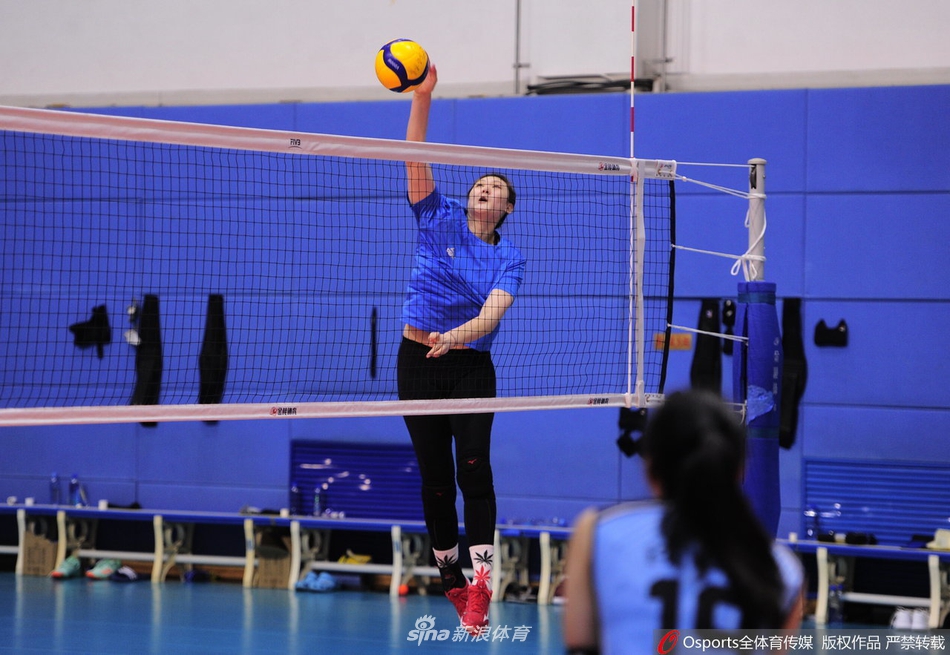 辽宁女排备战王一梅段放苦练