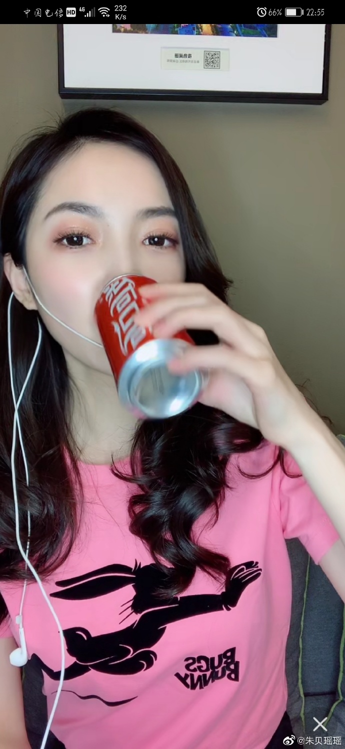 台球美女裁判旗袍秀