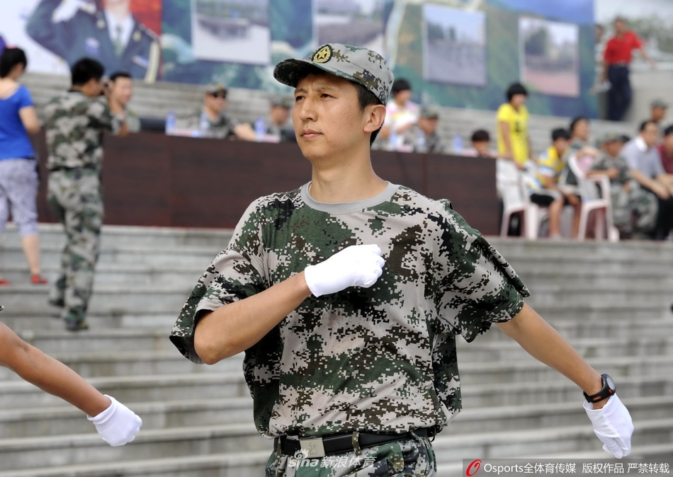 致敬八一建军节 军训中的运动健儿