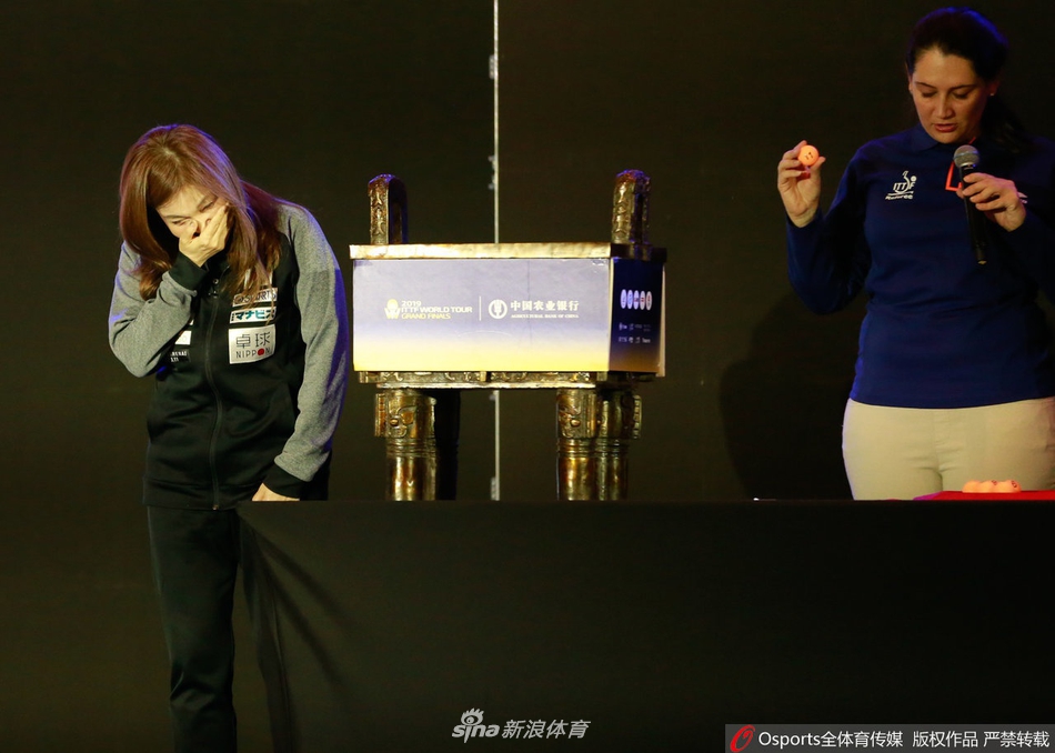 许昕孙颖莎出席总决赛抽签仪式