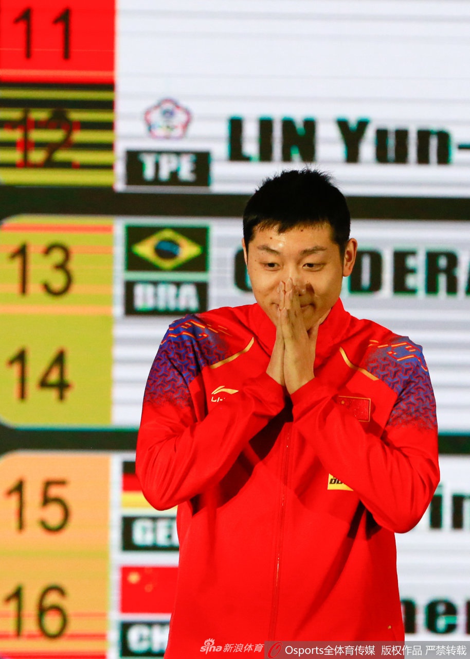 许昕孙颖莎出席总决赛抽签仪式