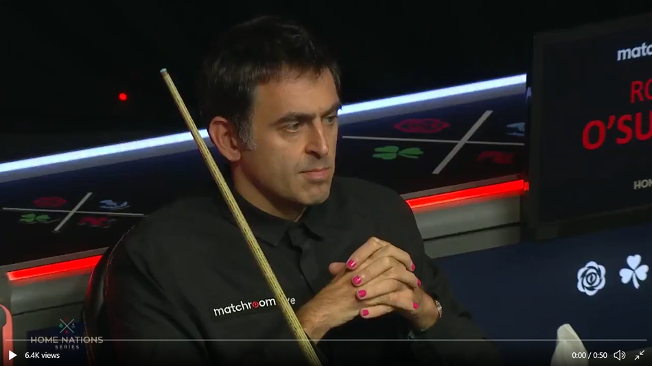 奥沙利文涂粉红色指甲