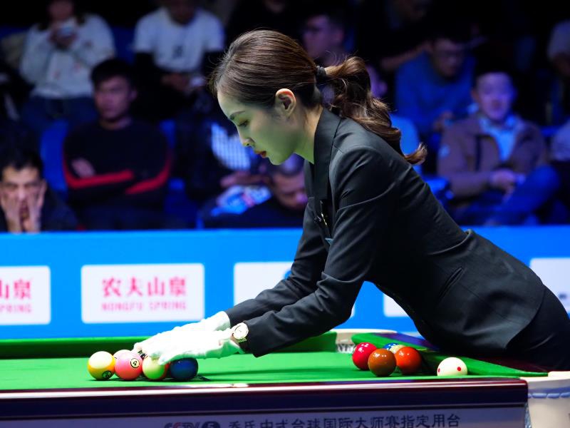 最美台球女裁判王钟瑶