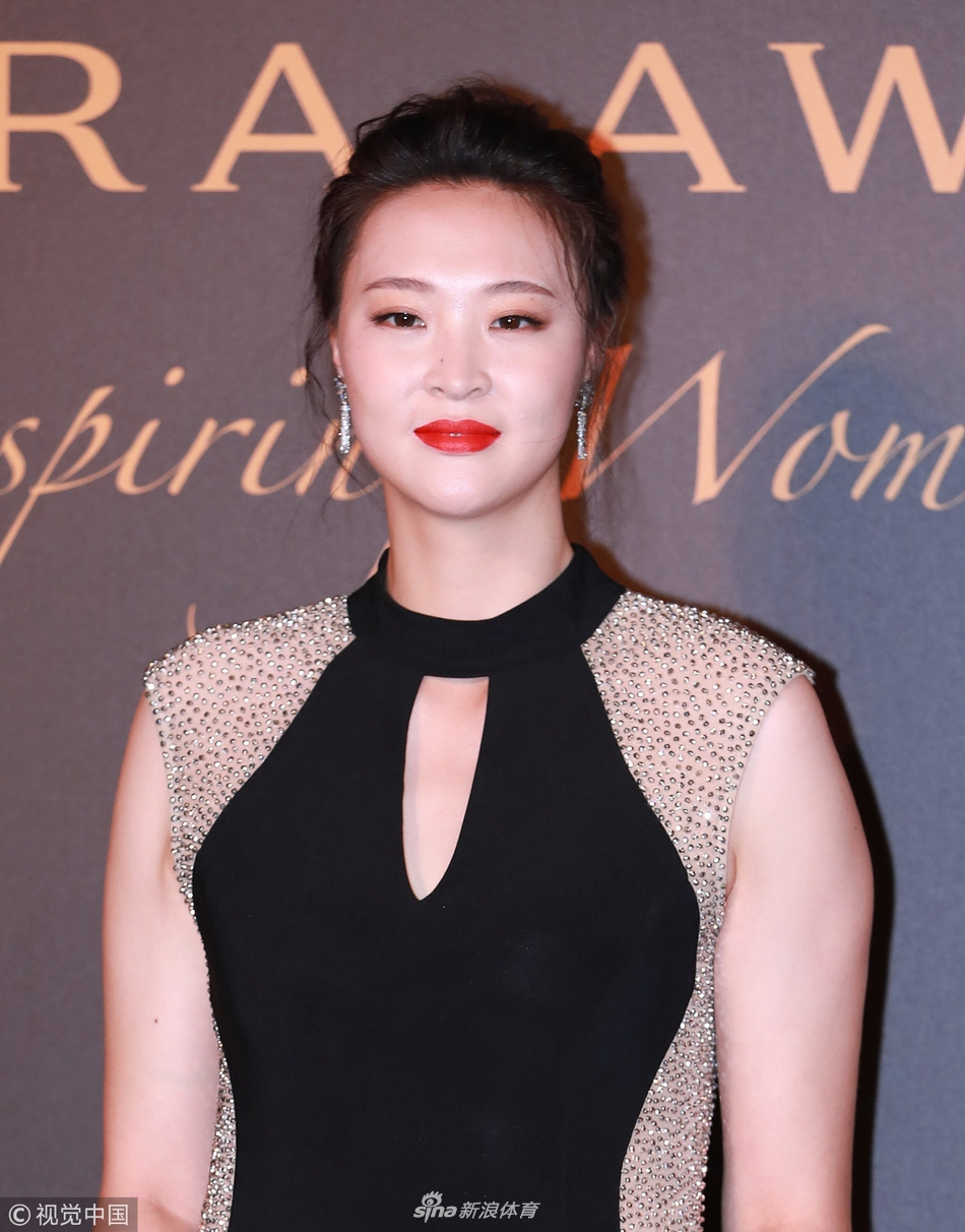 惠若琪出席活动身材高挑碾压超模