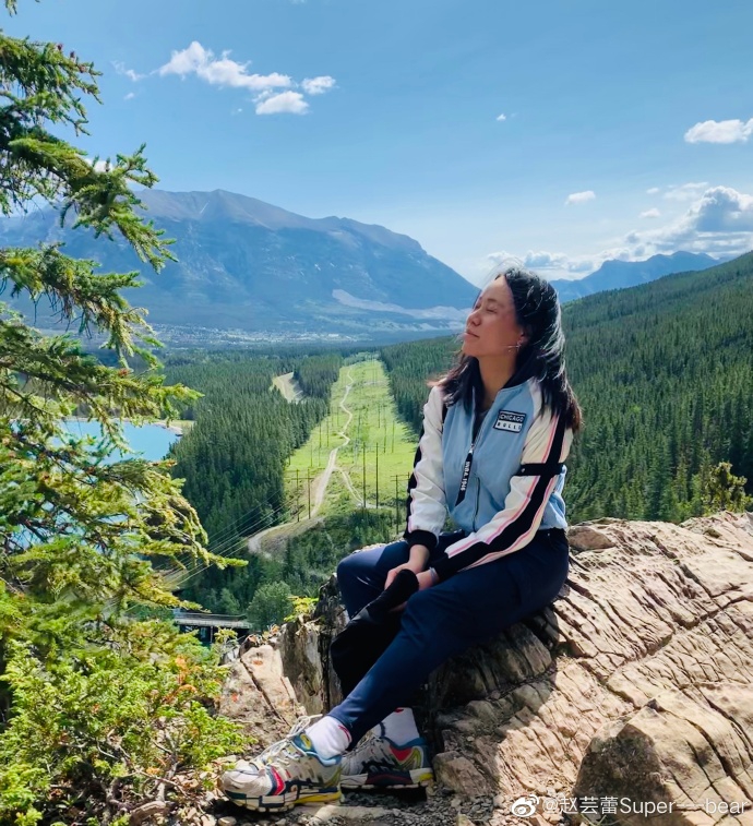 赵芸蕾生日晒和老公洪炜合影