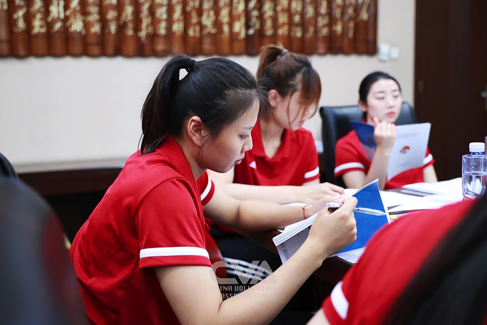 男女排进行反兴奋剂准入教育