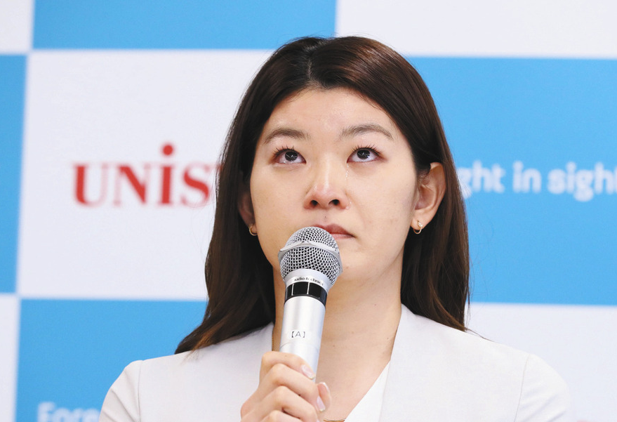 高桥礼华泪洒退役记者会现场