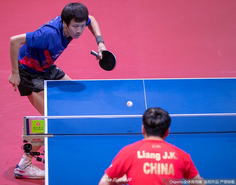 港乒赛林高远4-1梁靖进决赛