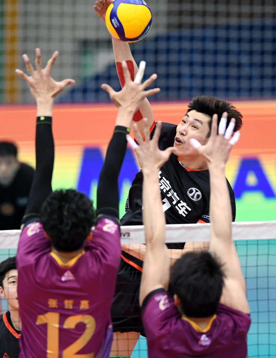 男排联赛首回合北京3-2上海