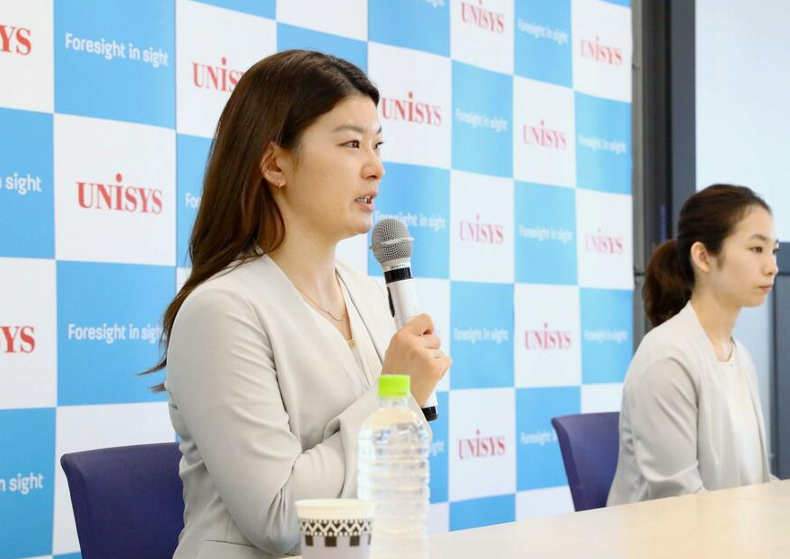 高桥礼华泪洒退役记者会现场