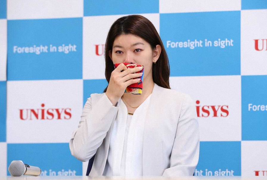 高桥礼华泪洒退役记者会现场