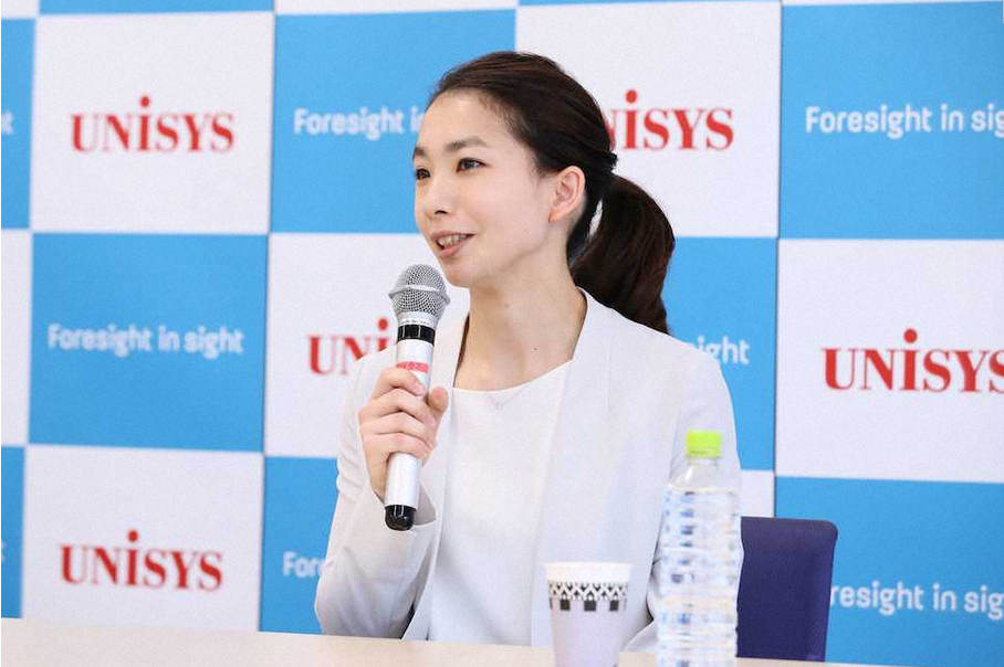 高桥礼华泪洒退役记者会现场