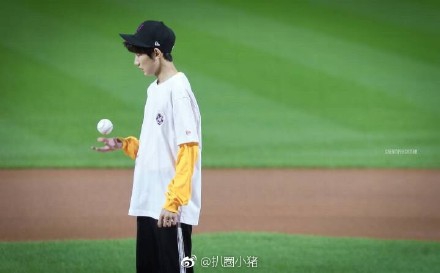 王源美职棒开球