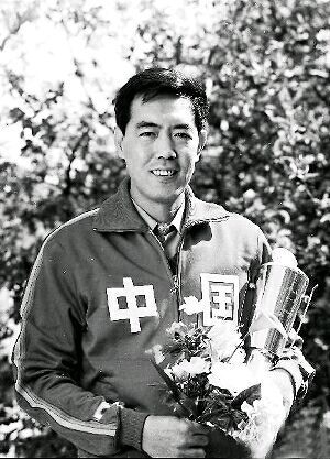 戴廷斌:1977年-1982年任男排主教练