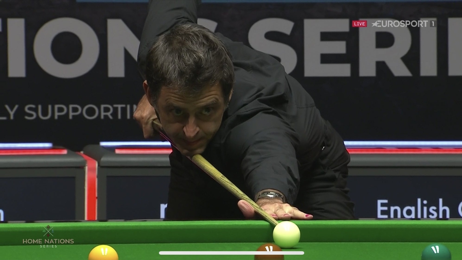 奥沙利文涂粉红色指甲