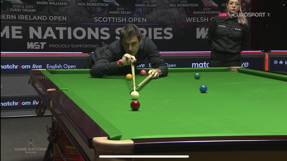 奥沙利文涂粉红色指甲