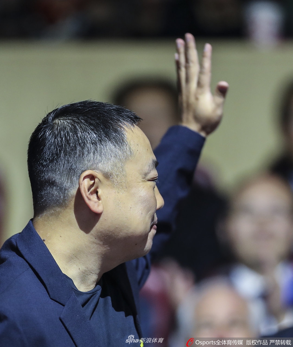 刘国梁出席女乒世界杯开幕式