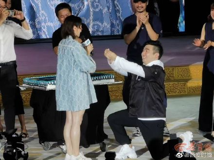 长安十二时辰总制片人求婚何雯娜