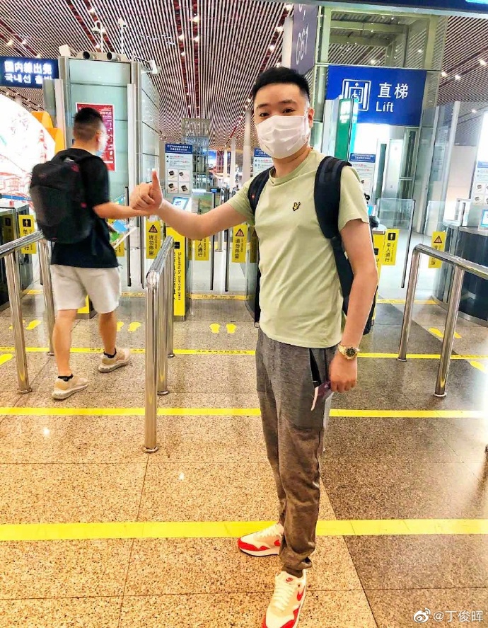 丁俊晖结束隔离备战世锦赛