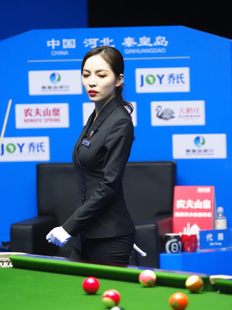 最美女裁判执裁中式台球巅峰战